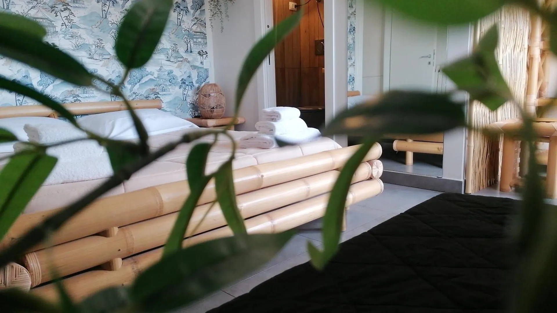 Asian & Luxury Rooms Fiumicino Italia