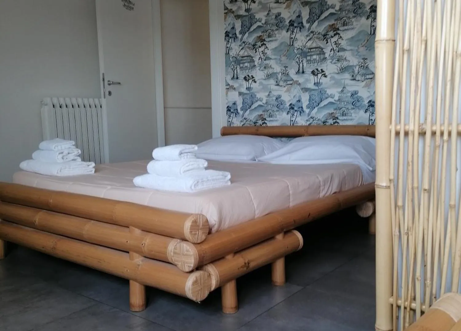Asian & Luxury Rooms فيوميتشينو بيت ضيافة